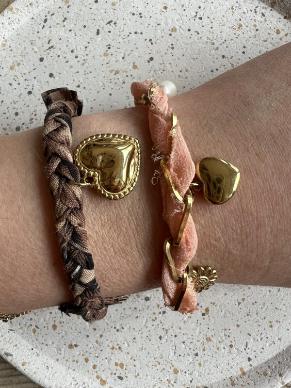 Armbandje stof met bedeltjes - Afbeelding 3