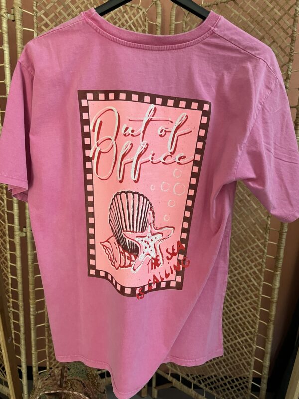 T-shirt - 'Out of office' Roze