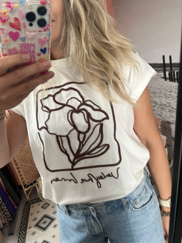 T-shirt 'Gestikte bloem' - Wit/Bruin - Afbeelding 2