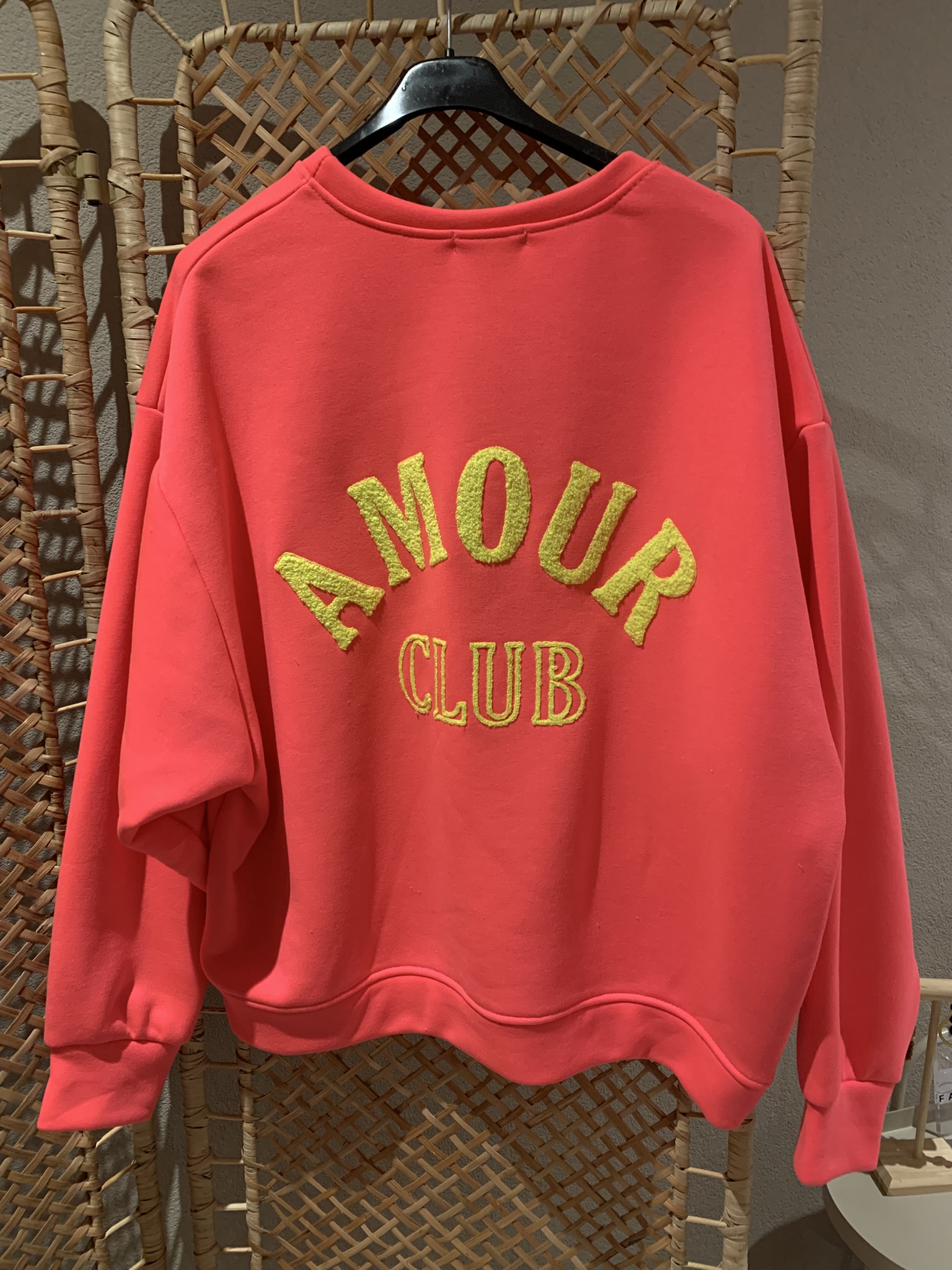 Sweater 'Amour Club' - Koraal/Roze/Geel