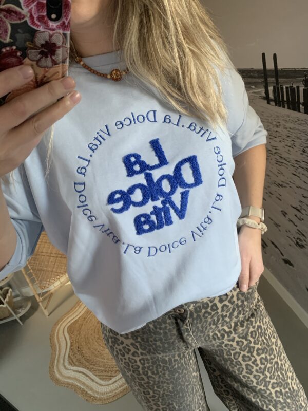 T-shirt/Sweater 'La Dolce Vita' - Blauw