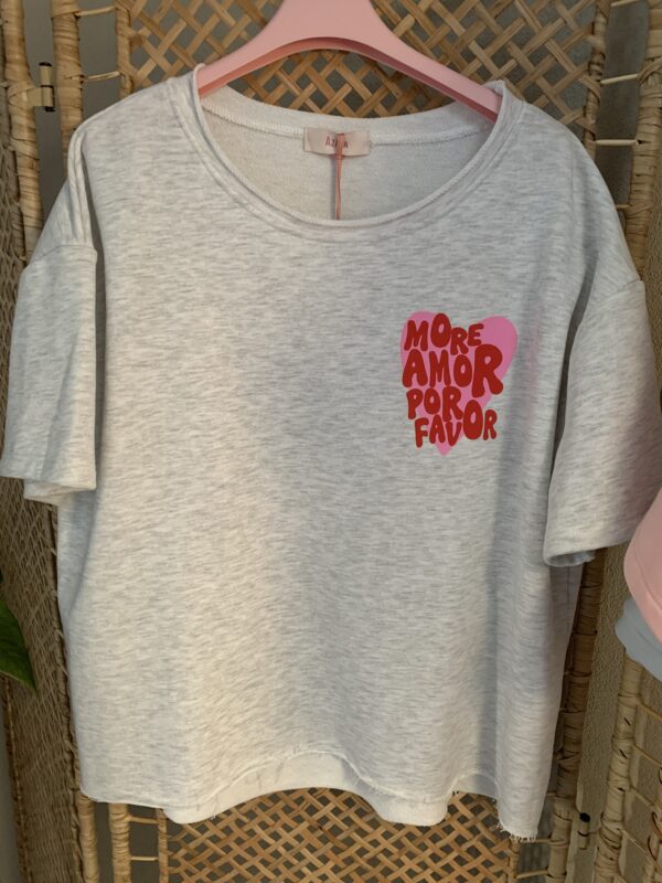 T-shirt/Sweater 'More Amor' - Licht grijs