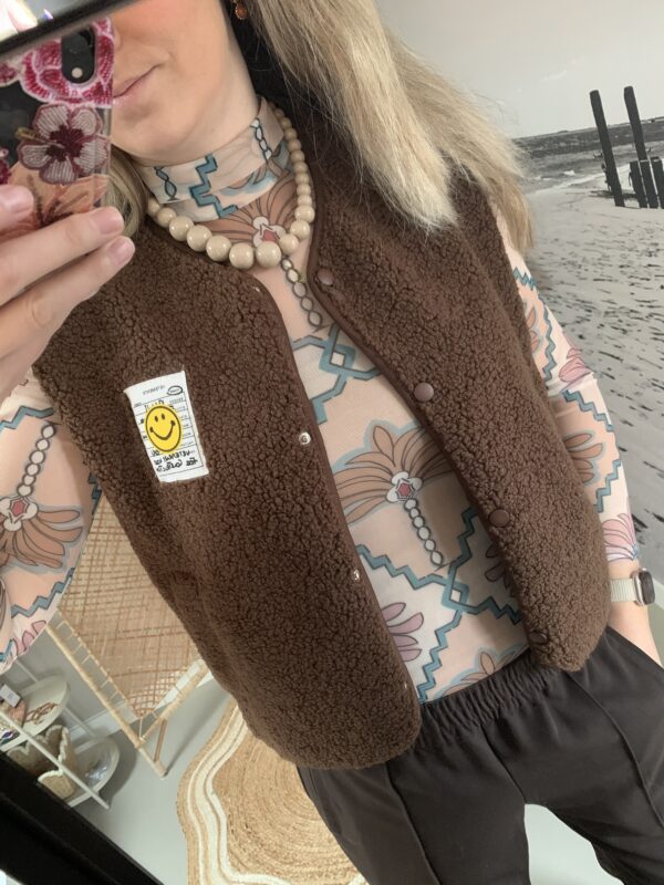 Teddy Gilet 'Smiley' - Bruin