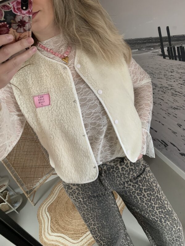 Kantentop met trompetmouwtje - Wit