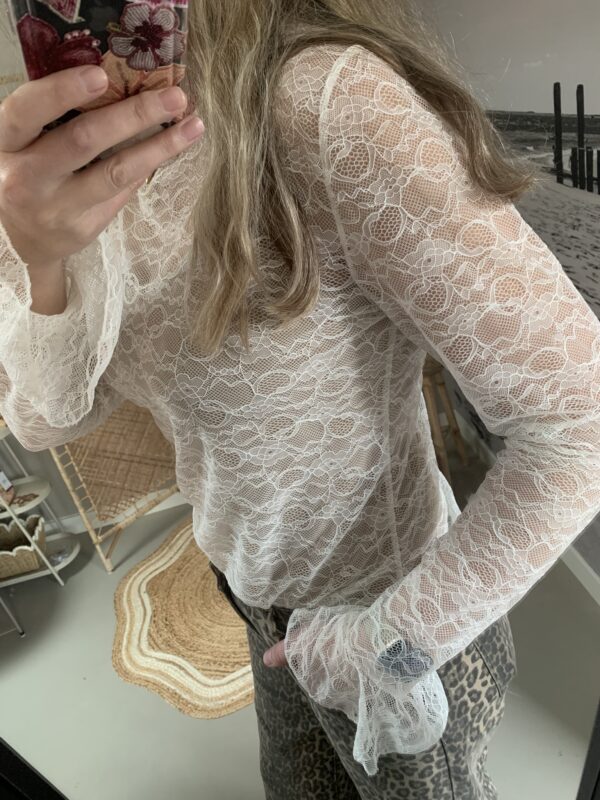 Kantentop met trompetmouwtje - Wit