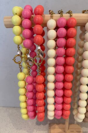 Ketting met grote kralen - Koraal - Frontsluiting en verstelbare sluiting achter