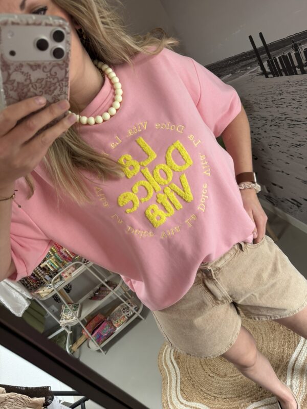 T-shirt/Sweater 'La Dolce Vita' - Roze/Geel